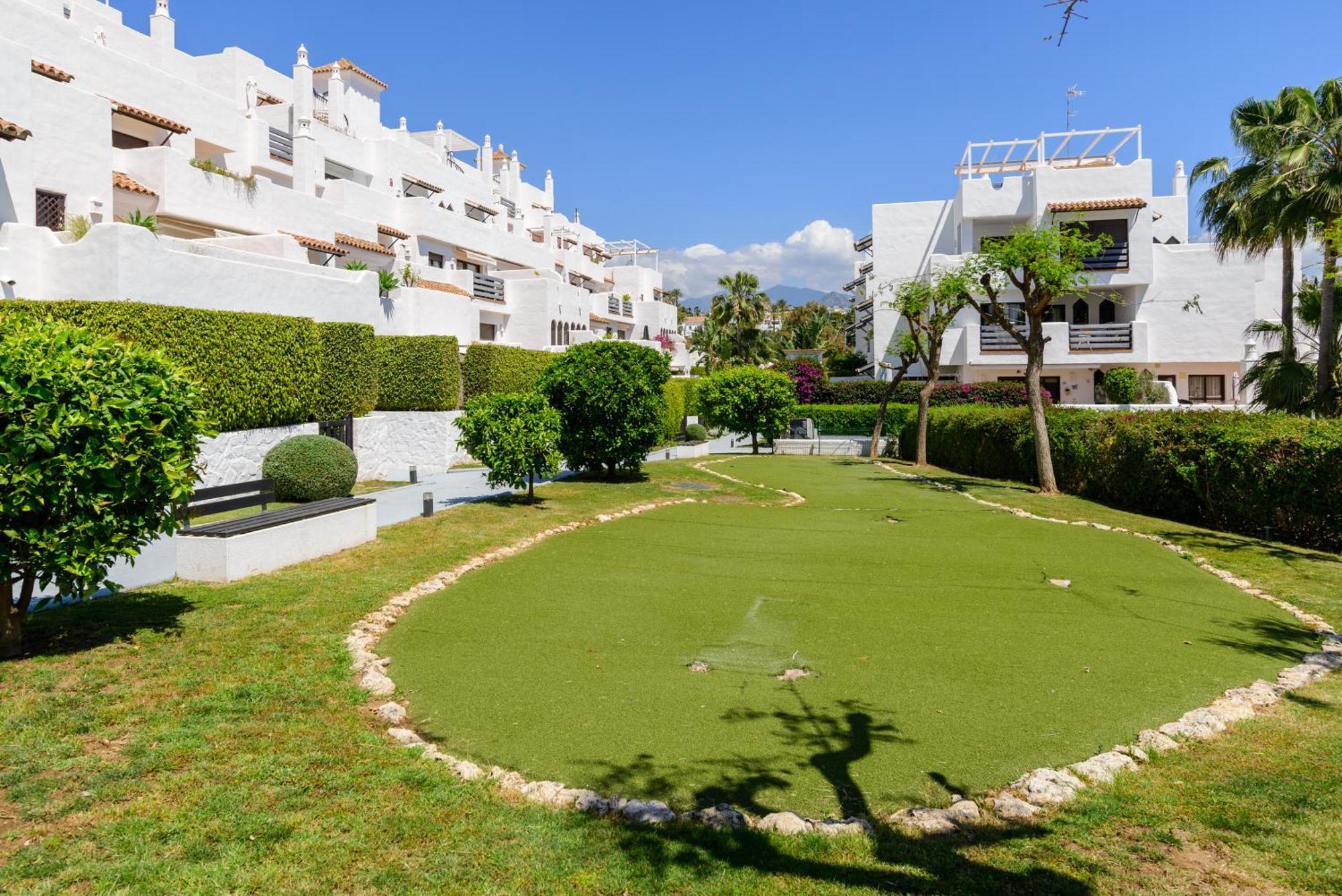 Golf Hills Bed & Breakfast Estepona Exterior photo